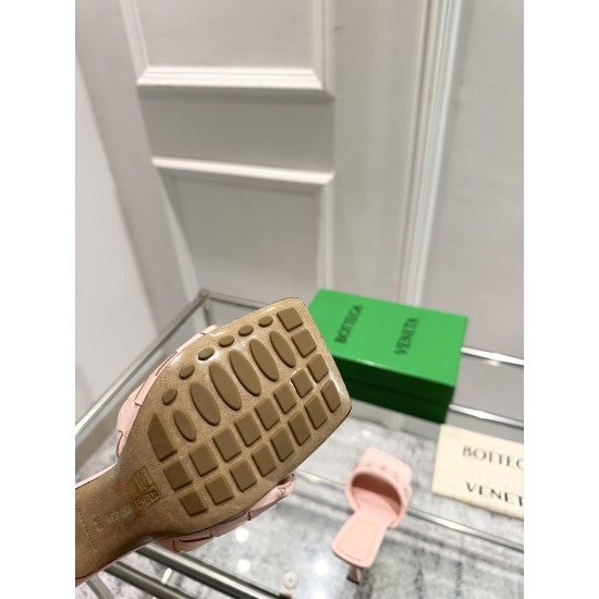 BV Slippers Shoes Best Quality
Women 35-42
