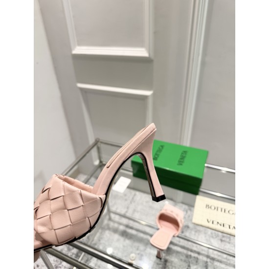 BV Slippers Shoes Best Quality
Women 35-42
