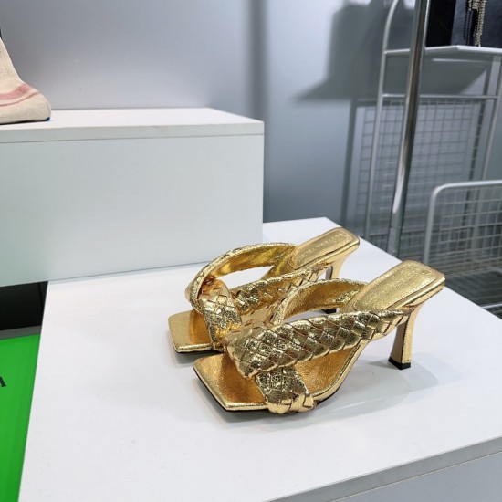 BV Slippers Shoes Best Quality
Women 35-42

