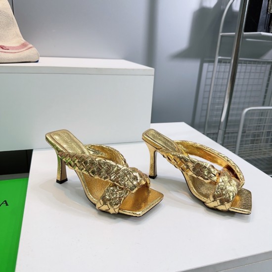 BV Slippers Shoes Best Quality
Women 35-42
