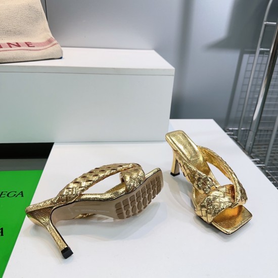 BV Slippers Shoes Best Quality
Women 35-42
