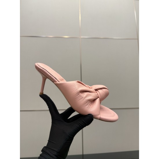 BV Slippers Shoes Best Quality
Women 35-42
