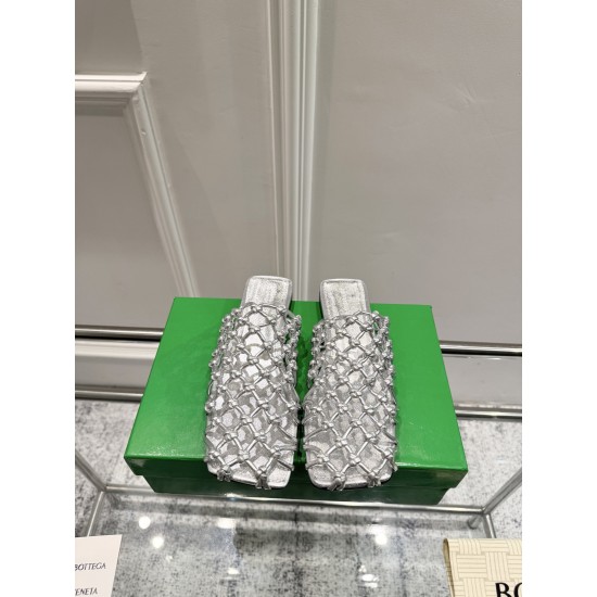 BV Slippers Shoes Best Quality
Women 35-42
