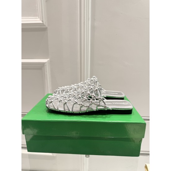BV Slippers Shoes Best Quality
Women 35-42
