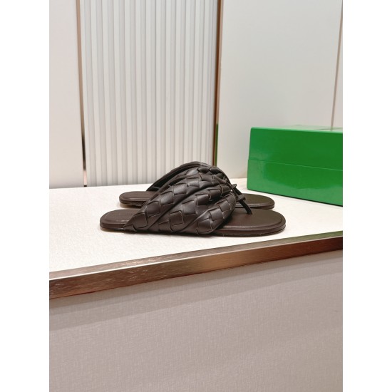 BV Slippers Shoes Best Quality
Women 35-42
