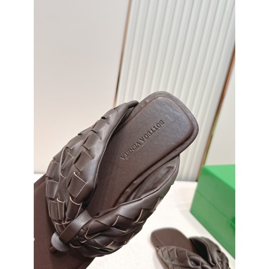 BV Slippers Shoes Best Quality
Women 35-42
