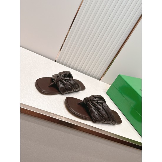 BV Slippers Shoes Best Quality
Women 35-42
