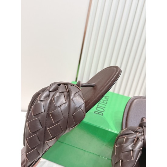BV Slippers Shoes Best Quality
Women 35-42
