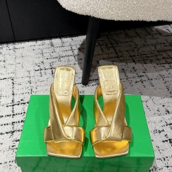 BV Slippers Shoes Best Quality
Women 35-42
