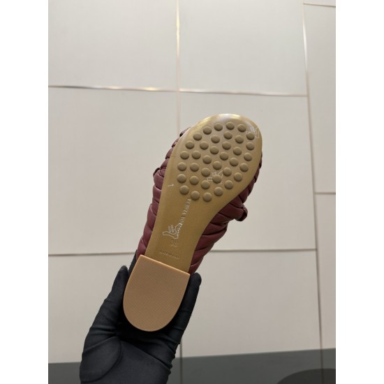 BV Slippers Shoes Best Quality
Women 35-42
