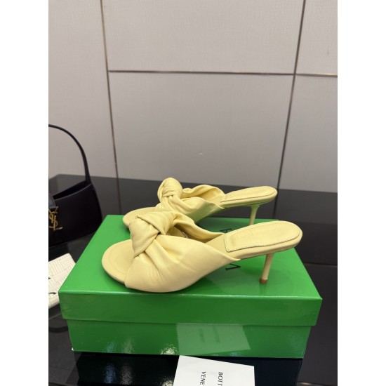 BV Slippers Shoes Best Quality
Women 35-42
