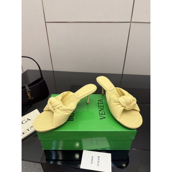 BV Slippers Shoes Best Quality
Women 35-42
