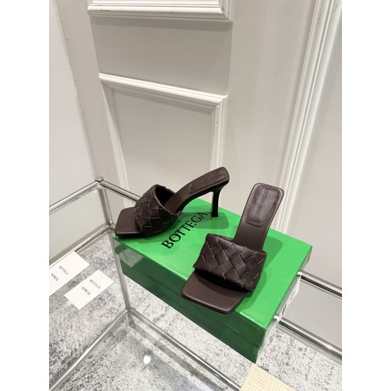 BV Slippers Shoes Best Quality
Women 35-42
