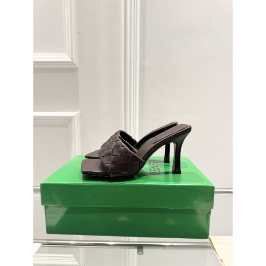 BV Slippers Shoes Best Quality
Women 35-42
