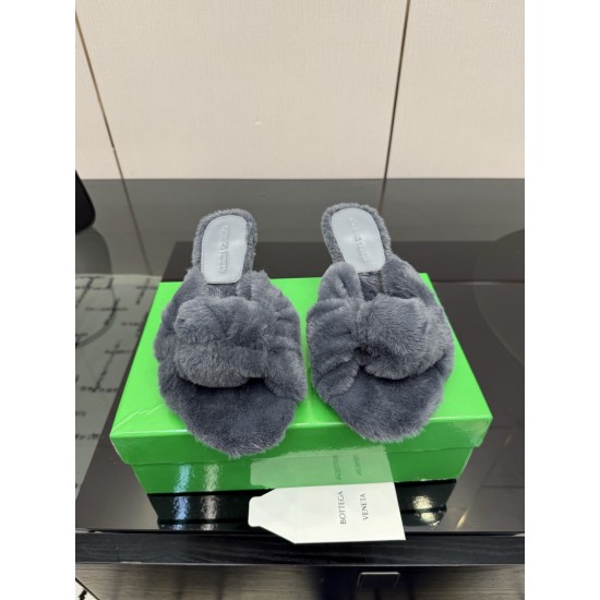 BV Slippers Shoes Best Quality
Women 35-42
