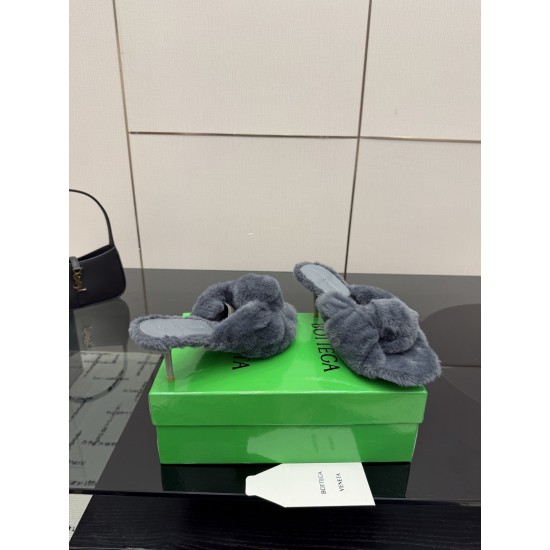 BV Slippers Shoes Best Quality
Women 35-42
