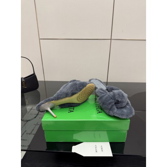 BV Slippers Shoes Best Quality
Women 35-42
