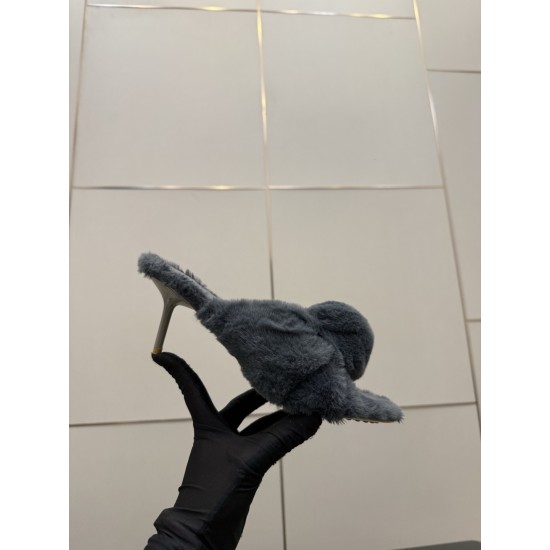BV Slippers Shoes Best Quality
Women 35-42
