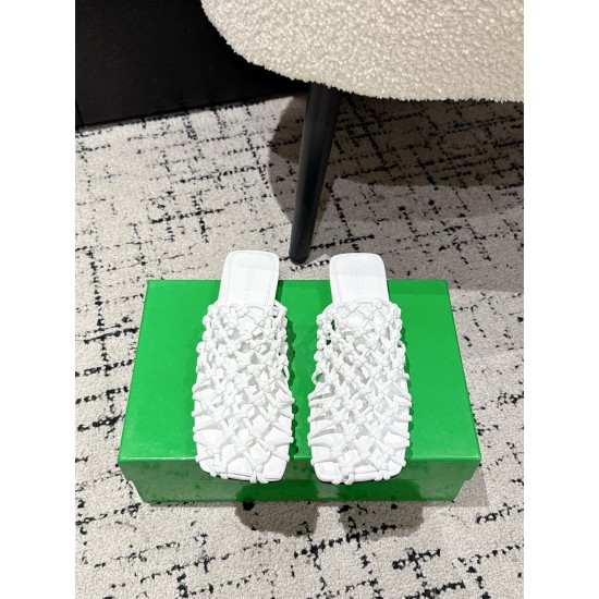 BV Slippers Shoes Best Quality
Women 35-42
