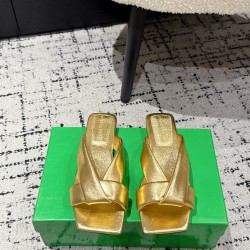 BV Slippers Shoes Best Quality
Women 35-42
