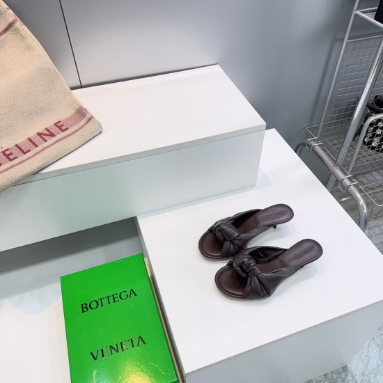 BV Slippers Shoes Best Quality
Women 35-42
