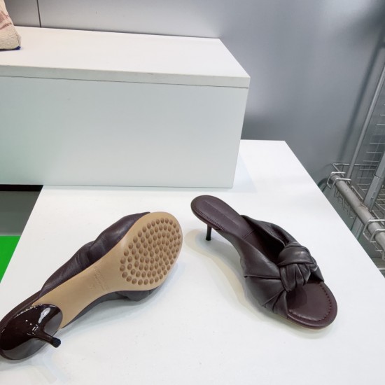 BV Slippers Shoes Best Quality
Women 35-42
