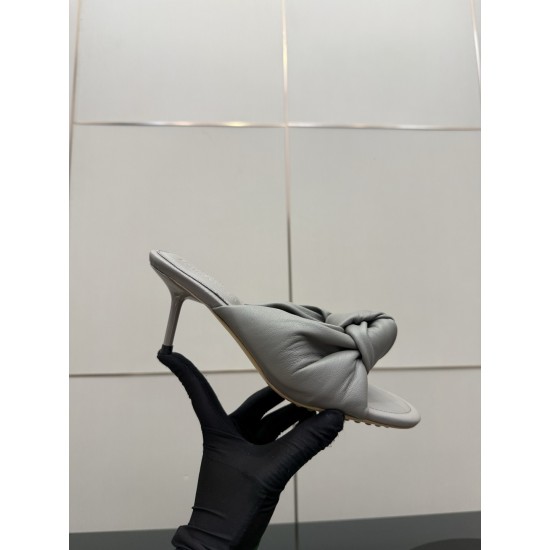 BV Slippers Shoes Best Quality
Women 35-42
