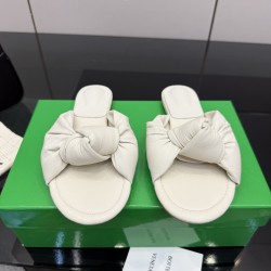 BV Slippers Shoes Best Quality
Women 35-42
