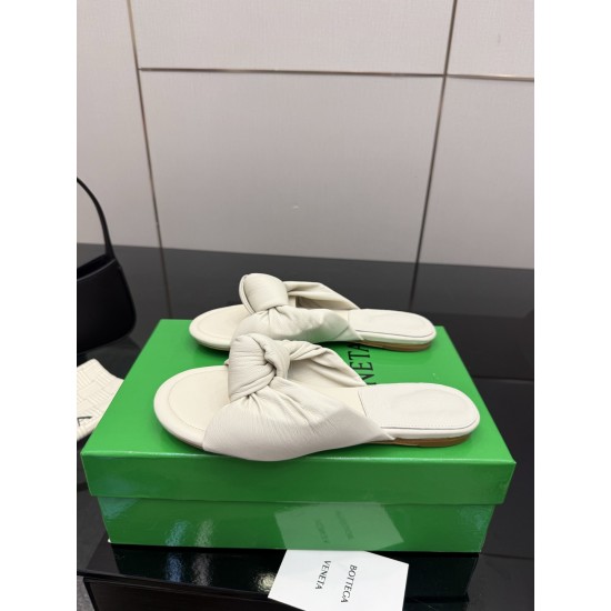 BV Slippers Shoes Best Quality
Women 35-42
