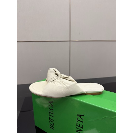 BV Slippers Shoes Best Quality
Women 35-42
