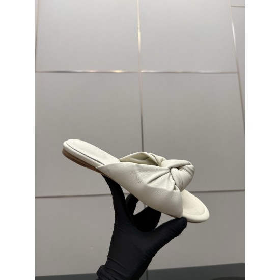 BV Slippers Shoes Best Quality
Women 35-42
