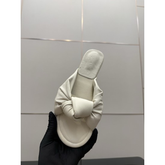 BV Slippers Shoes Best Quality
Women 35-42
