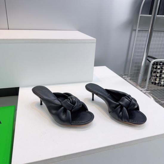 BV Slippers Shoes Best Quality
Women 35-42
