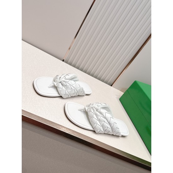 BV Slippers Shoes Best Quality
Women 35-42
