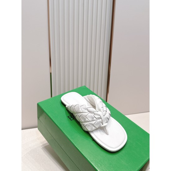 BV Slippers Shoes Best Quality
Women 35-42
