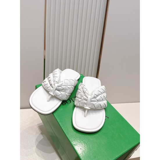 BV Slippers Shoes Best Quality
Women 35-42
