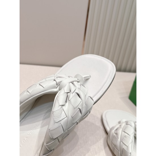 BV Slippers Shoes Best Quality
Women 35-42
