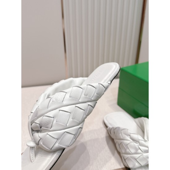 BV Slippers Shoes Best Quality
Women 35-42
