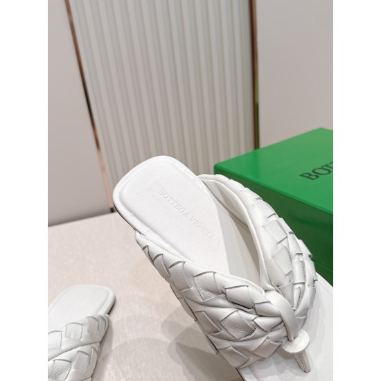 BV Slippers Shoes Best Quality
Women 35-42
