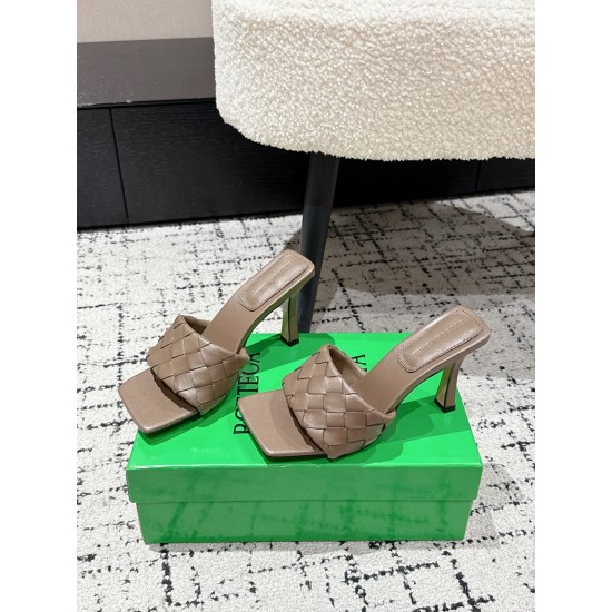 BV Slippers Shoes Best Quality
Women 35-42
