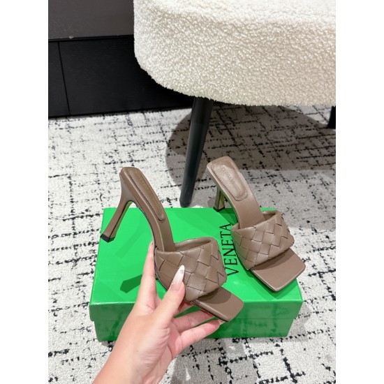 BV Slippers Shoes Best Quality
Women 35-42

