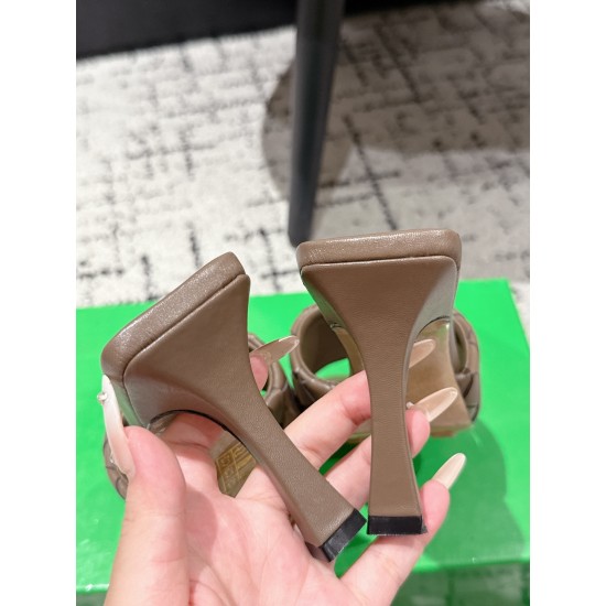 BV Slippers Shoes Best Quality
Women 35-42
