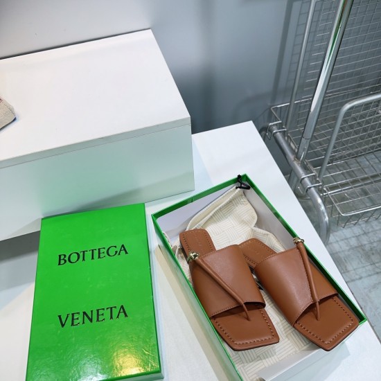 BV Slippers Shoes Best Quality
Women 35-42
