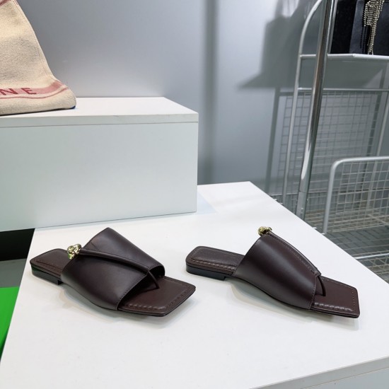 BV Slippers Shoes Best Quality
Women 35-42
