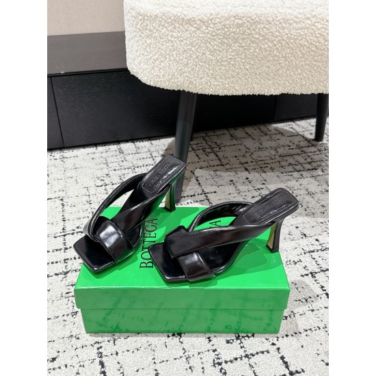 BV Slippers Shoes Best Quality
Women 35-42

