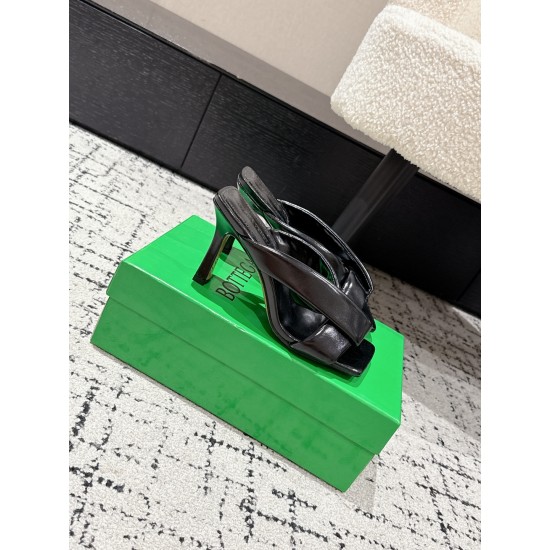 BV Slippers Shoes Best Quality
Women 35-42
