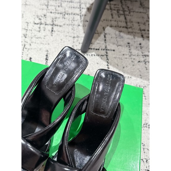 BV Slippers Shoes Best Quality
Women 35-42
