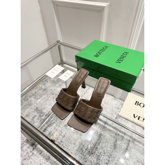BV Slippers Shoes Best Quality
Women 35-42

