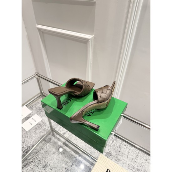 BV Slippers Shoes Best Quality
Women 35-42
