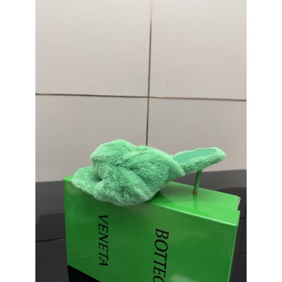 BV Slippers Shoes Best Quality
Women 35-42
